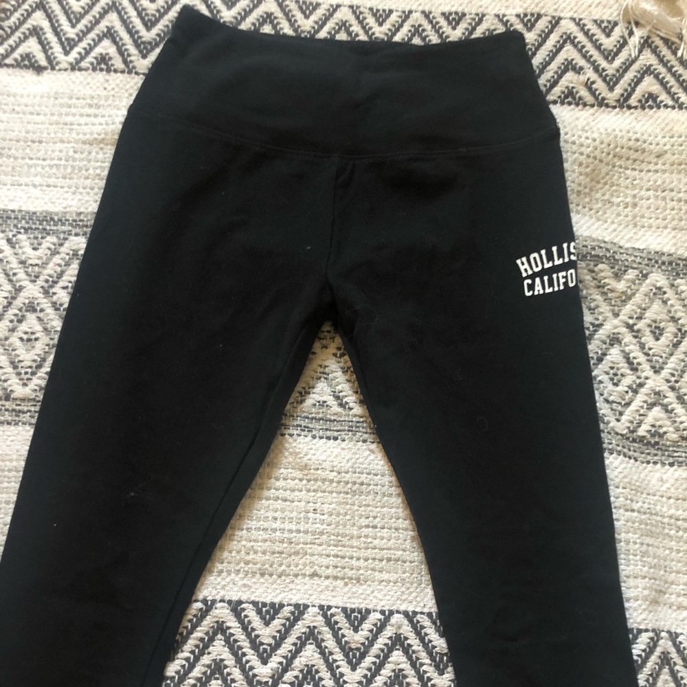 Hollister Ultra high rise leggings. Size small